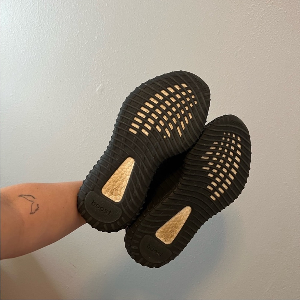 authentic yeezys, nearly worn, like new